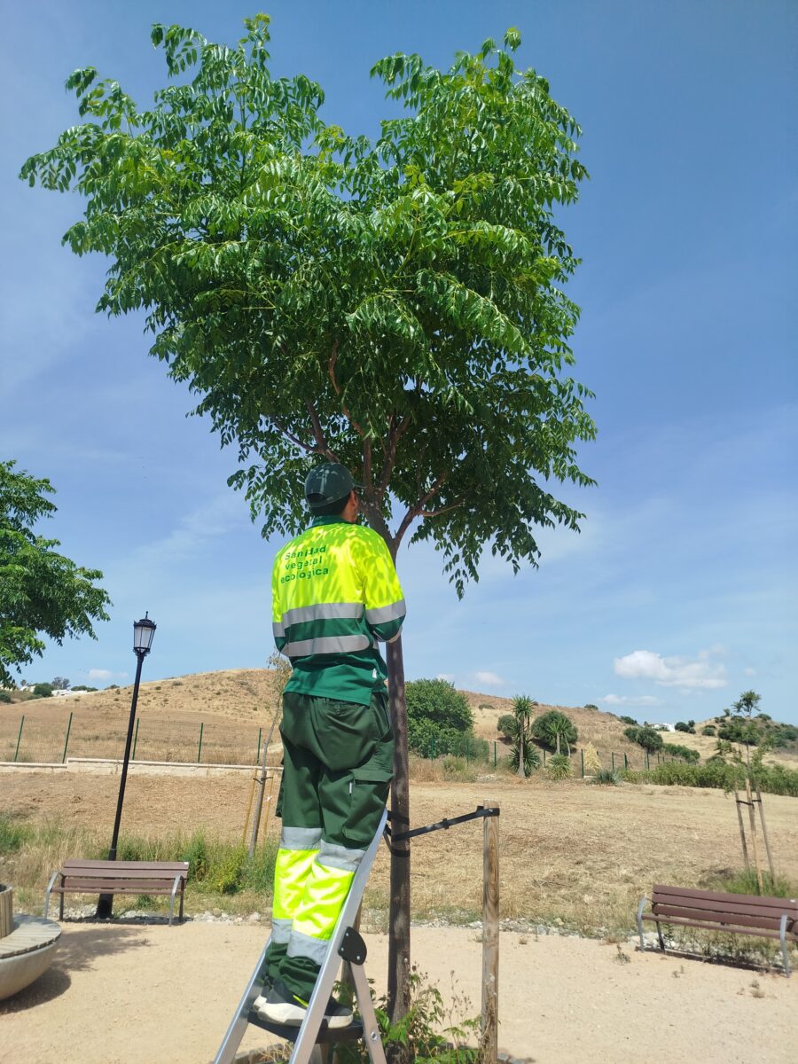 El Gran Parque de Mijas en Málaga el mayor de Andalucía apuesta por el control biológico contra las plagas con el asesoramiento de la empresa salmantina Idebio