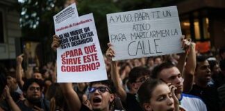 En la Puerta del Sol acampada vecinal por el derecho a la vivienda En la Puerta del Sol acampada vecinal por el derecho a la vivienda